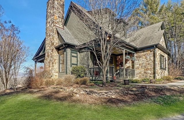 Trail's End - luxury custom home in a premiere lake community