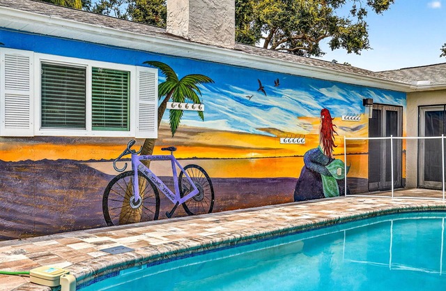 Trailside Fun, .0.5 miles from the Pinellas Bike Heated Pool,Summer Ready!