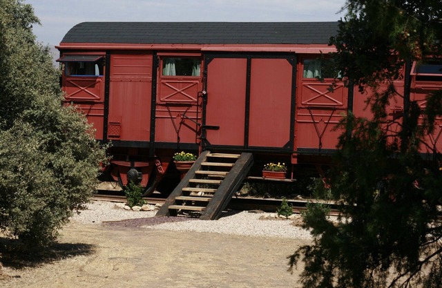 TRAIN WAGON
