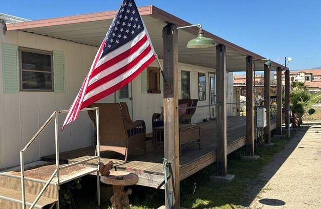 Tranquil and charming mobile home, single wide, newly remodeled - Coastal Decor