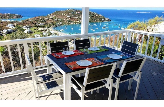TRANQUIL BREEZE [3 BR - 3 BA] Best Views & Location- Close to Town & Generator