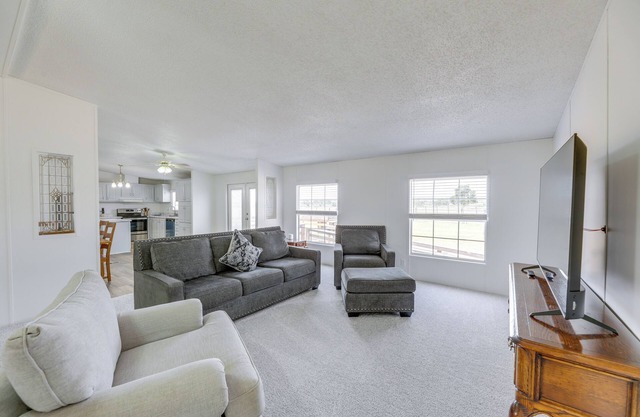 Tranquil Elgin Getaway w/Private Deck & Patio!