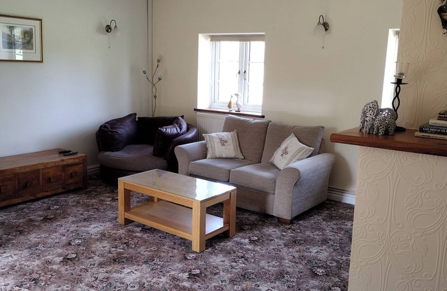 Tranquil Farlow Retreat, Sleeps 4 With Parking