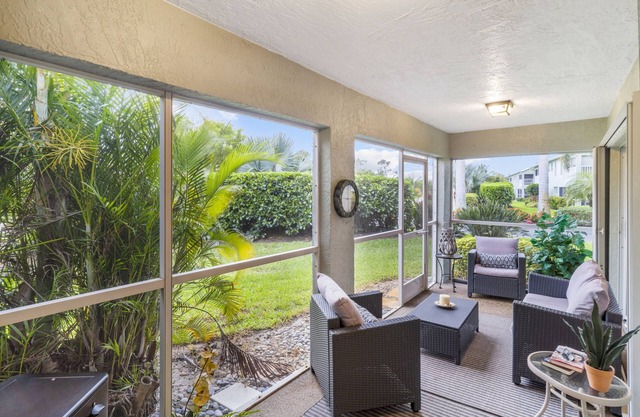 Tranquil First-Floor Condo with Lanai, Pool & Lake in Naples