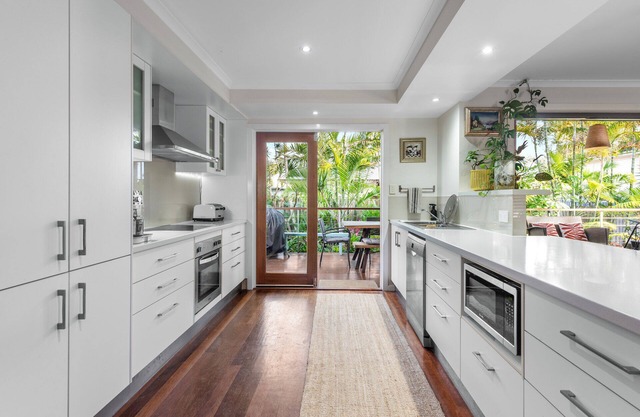 "Tranquil Hideaway in Central Redcliffe"