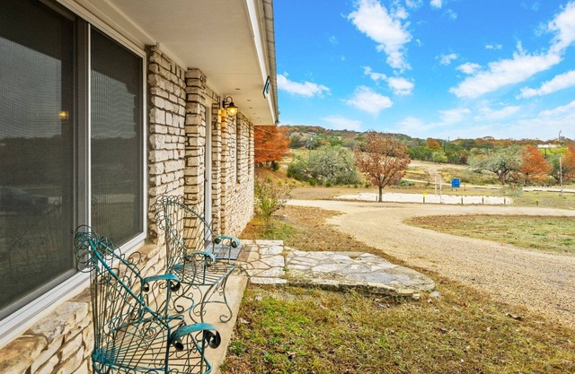 Tranquil Hill Country Getaway -River Access, Pet-Friendly