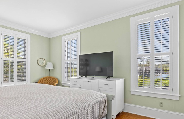 Tranquil House Inn - Downtown Waterfront Manteo - 1 Queen premium Rm 12