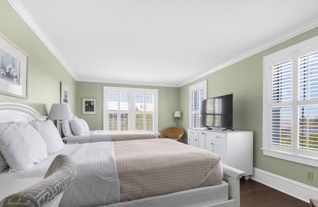 Tranquil House Inn - Downtown Waterfront Manteo - 2 Queens Premium Room 22