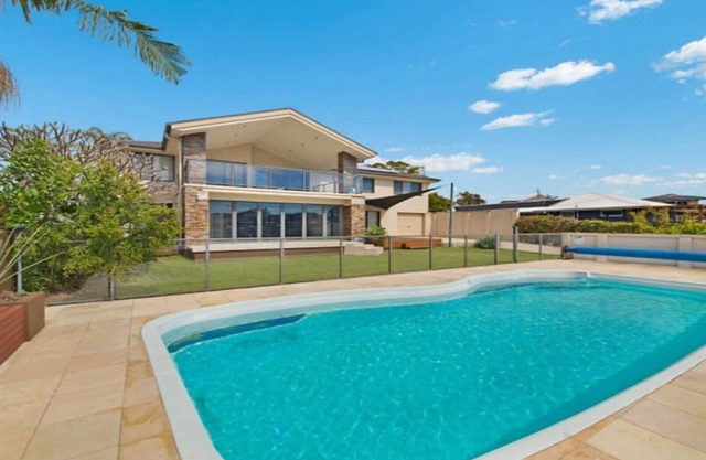 TRANQUIL LAGOON - WATERFRONT LUXURY