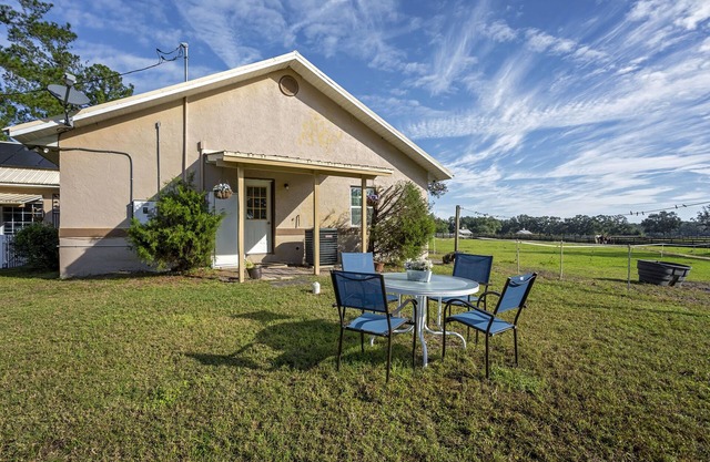 Tranquil Quiet Farm Horse Country Home Allow Pets