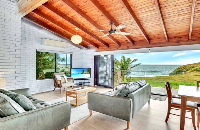 Tranquil Retreat with Stunning Waterfront Views