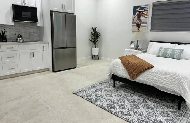 Tranquil secluded studio w/ Pool and WiFi, AC in charming Nassau