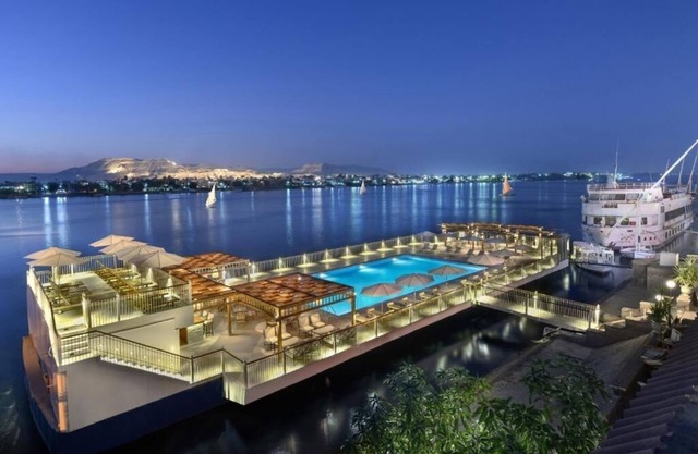 Tranquil Stay with Balcony Near Luxor Temple and Luxor Museum with Swimming Pool