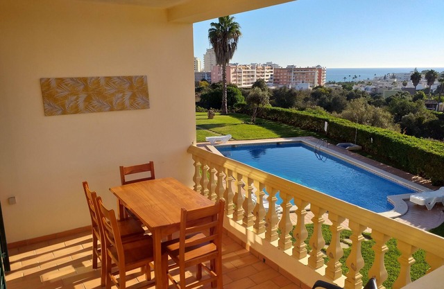 Tranquil T1 with sunny balcony sea view and countryside Armação de Pêra Algarve