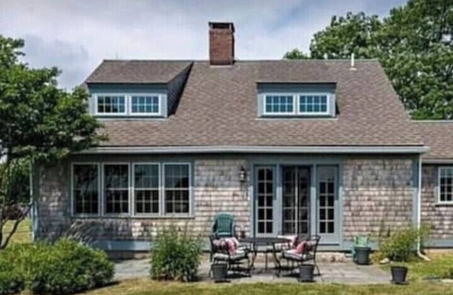 Tranquility & beauty! Entire house & garden in a meadow overlooking a reservoir.