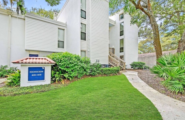 Tranquility Villa -quiet corner unit just steps away from the beach