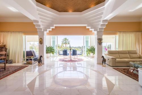Traumhaft schöne Villa mit Pool und Meerblick