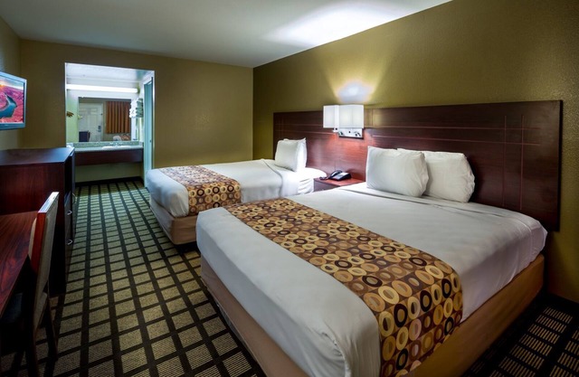 Travelers Inn