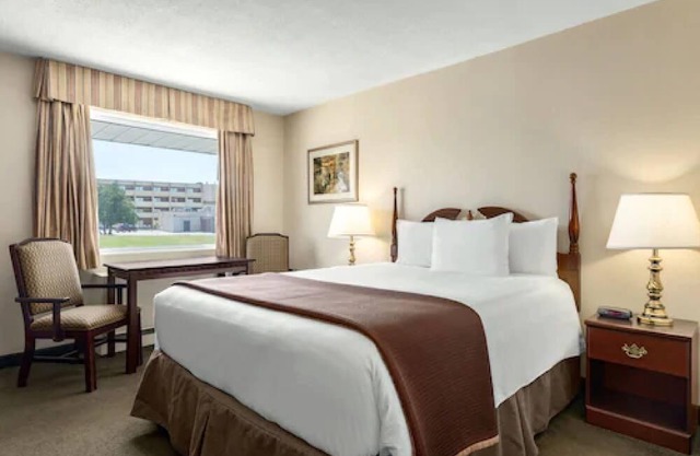 Travelodge by Wyndham Kingston LaSalle Hotel