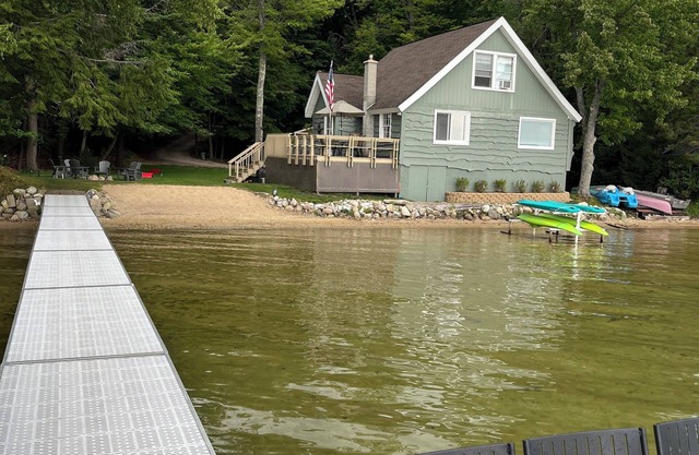 Traverse City - Long Lake Cottage with Pontoon Boat, Small Crafts Available