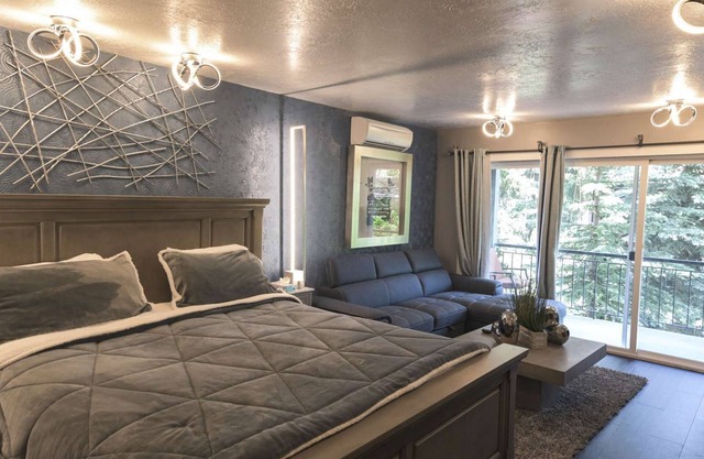 Treasure Mountain Inn - Junior Suite #40 - Cleaning fees included!