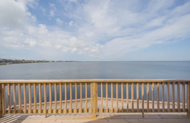 Treasured Memories - Upgraded 3 Bedroom SoundFront Home in Frisco