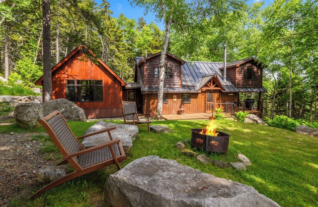 Tree House - Waterfront home situated in a quiet cove looking at Toothaker Island