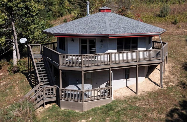 Tree Top - Hosted by The Chalets