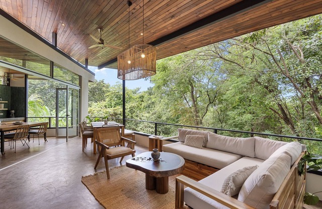Treehouse Hideaway in Tamarindo Jungle with Pool & Open-Air Living Room