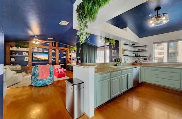 Treehouse Vibe Special Studio! 30 Night Min.