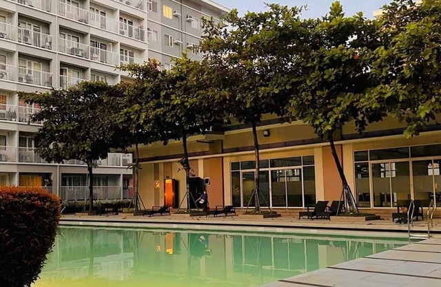 Trees Residences T15 U808 [ 1-bedroom with WiFi and AC in Quezon City ]