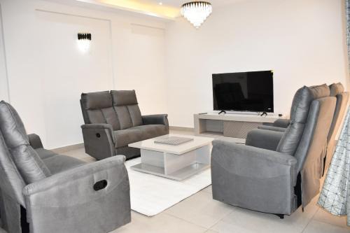 TRENDY RESIDENCE - Luxury Serviced Apartments in Bastos