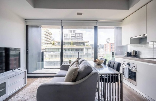Trendy & Stylish 1BR in Popular King West