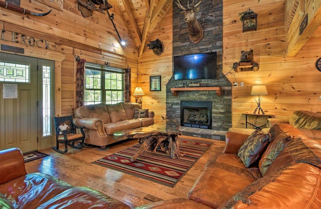 Trenton Cabin w/Hot Tub- 14 Mi to Lookout Mtn