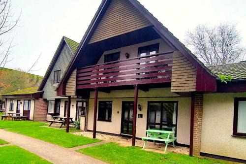 Trevithick Cottage Sleeps 6 Dog Friendly Parking