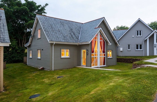 Trewhiddle Villa 18 - a trewhiddle that sleeps 7 guests in 4 bedrooms