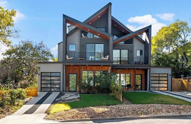Triangles - Modern Luxury 5BR Villa, Downtown, Pool, Hot Tub, Sauna, Concierge
