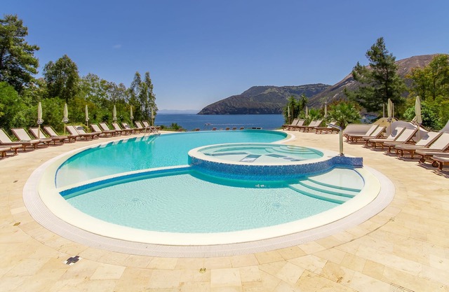 Trilo 4 - Vulcano on sea shore, Lipari, Italy