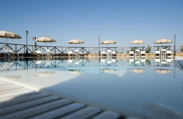 TRILOCALE DELUXE 2 BATHROOMS WITH PRIVATE GARDEN, POOL, TENNIS, NEAR THE SEA