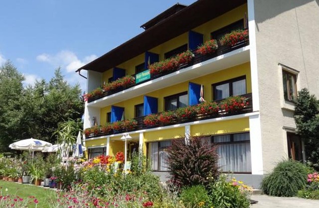 Triple room with balcony and lake view - Hotel-Pension Brönimann