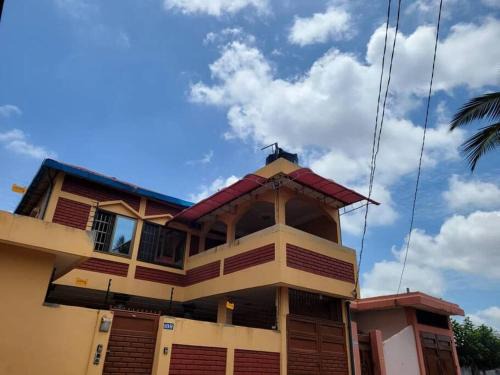 trois chambres et salon avec balcon à Porto Novo