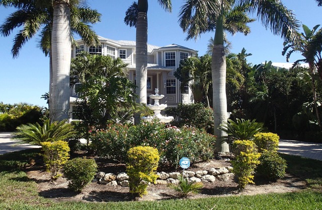 Tropical breezes, dolphins, sea birds, fragrant flowers, and expansive bay views