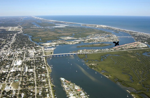 Tropical Breeze Getaway! Watch the Shuttles from the Balcony! New Smyrna Beach!