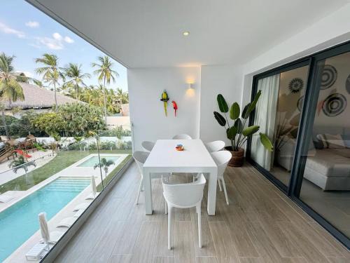 Tropical G Suite