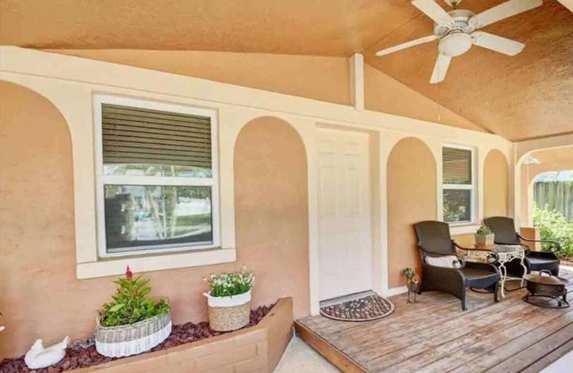Tropical Oasis Getaway in Historic Manatee Pocket
