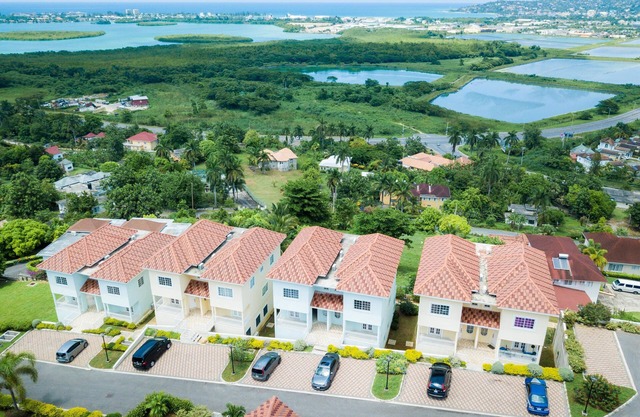 Tropical Paradise. Modern 2 Bedroom with Spectacular views of the Caribbean Sea