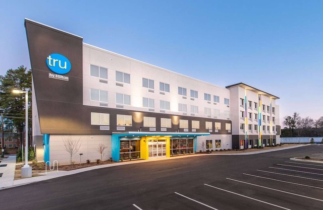 Tru by Hilton Fayetteville I-95