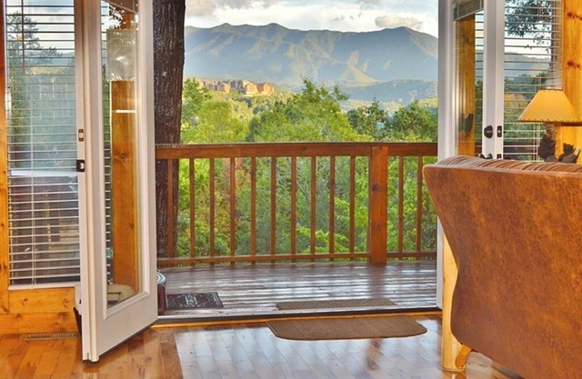 True Log Cabin w/Beautiful Views! LED Hot Tub, WiFi, Picnic Pavilion, Grill Area
