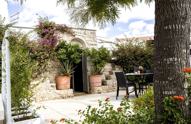 Trullo Bouganville by Pugliadamare