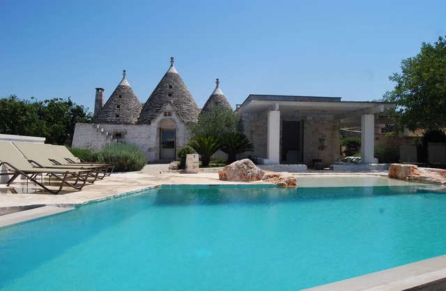 Trullo, Infinity Pool & Stunning Views/Explore Puglia’s Itria Valley & Beaches